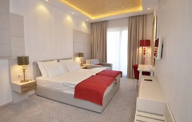 Superior Tek Büyük veya İki Ayrı Yataklı Oda, Özel Banyo, Kısmi Deniz Manzaralı