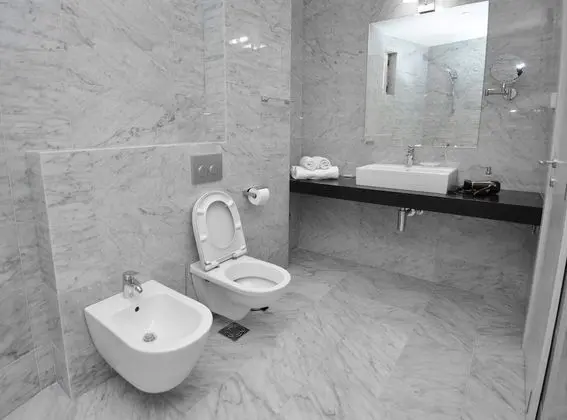 Superior Tek Büyük veya İki Ayrı Yataklı Oda, Özel Banyo, Kısmi Deniz Manzaralı
