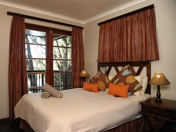6 Sleeper Log Cabin (Dam vacinity)