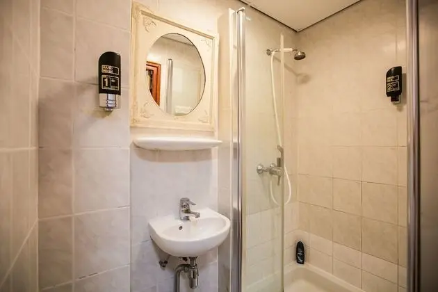 Tek Kişilik Oda, 1 Tek Kişilik Yatak, Ortak Banyo