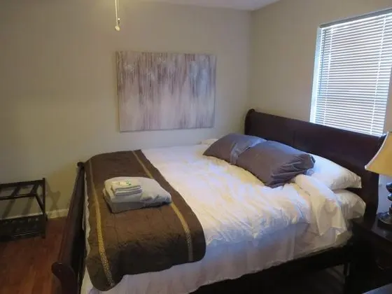 Deluxe Studio #2 (Enter thru front door, up stairs, turn right, end of hall, big #2 on dr)