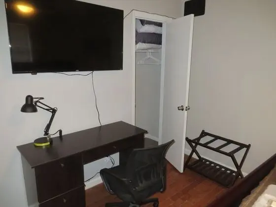 Deluxe Studio #2 (Enter thru front door, up stairs, turn right, end of hall, big #2 on dr)