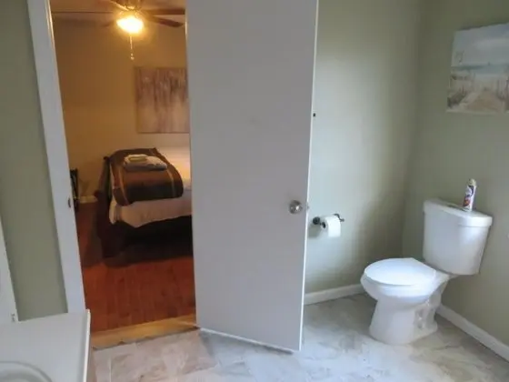Deluxe Studio #2 (Enter thru front door, up stairs, turn right, end of hall, big #2 on dr)