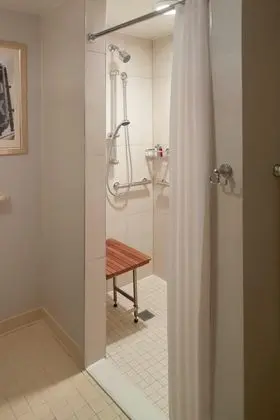 Süit, 1 Yatak Odası (Mobility/Hearing Access, Roll-In Shwr)