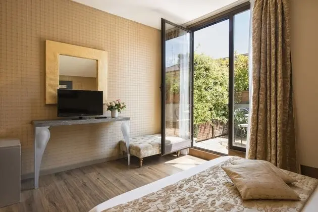 Deluxe Tek Büyük veya İki Ayrı Yataklı Oda