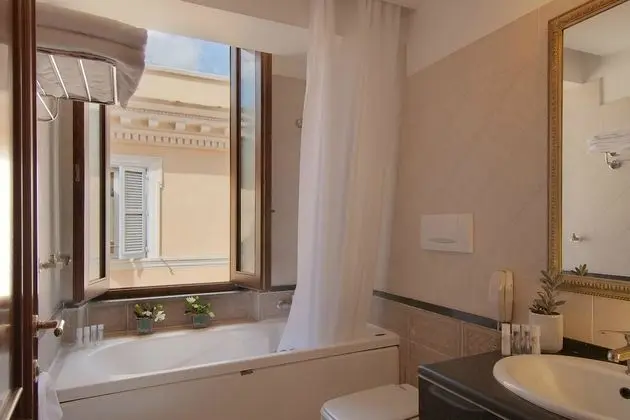 Superior Tek Büyük veya İki Ayrı Yataklı Oda