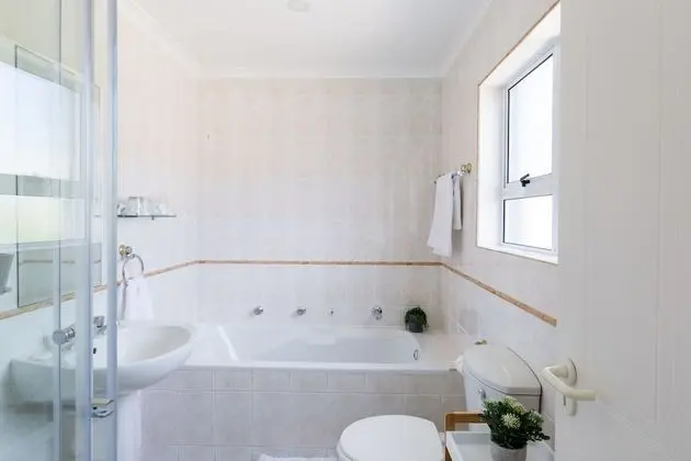 Comfort Oda, 1 Yatak Odası (Pool Facing Twin)