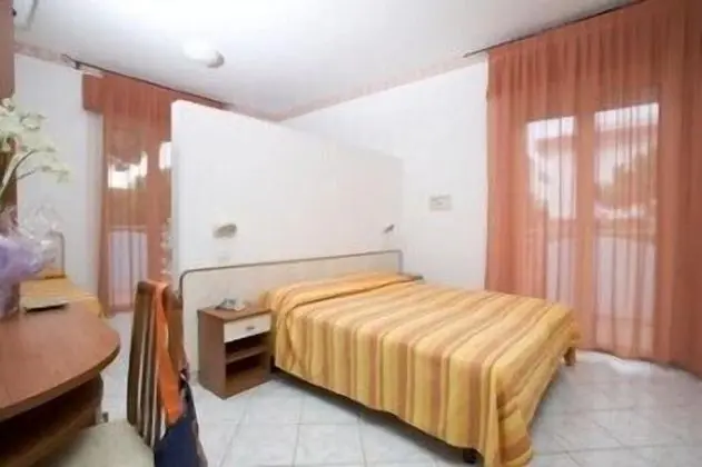 Comfort Tek Büyük veya İki Ayrı Yataklı Oda