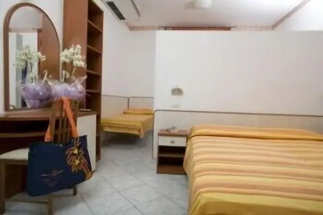 Comfort Tek Büyük veya İki Ayrı Yataklı Oda