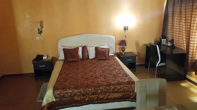 Standard Tek Büyük Yataklı Oda