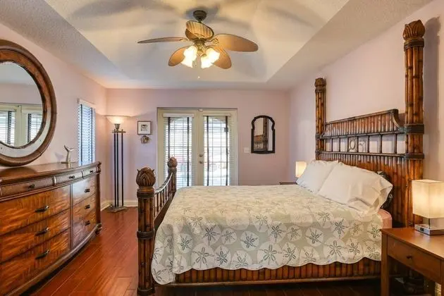 Ev (Atlantic Oaks Beach House)