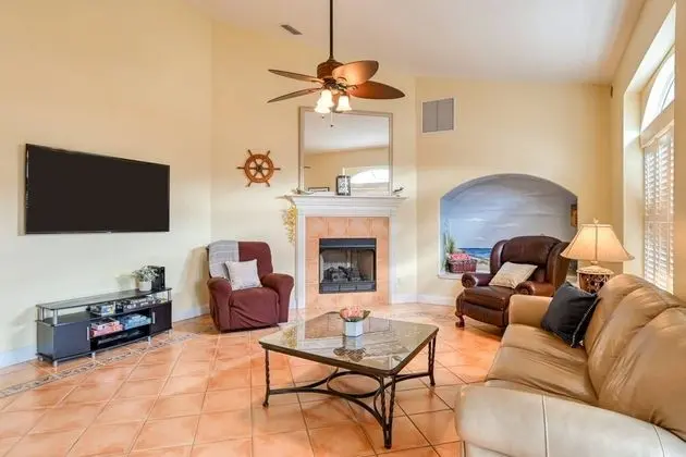 Ev (Atlantic Oaks Beach House)