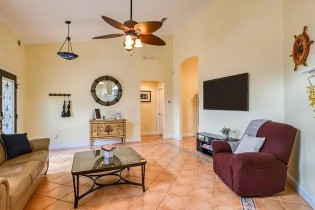 Ev (Atlantic Oaks Beach House)