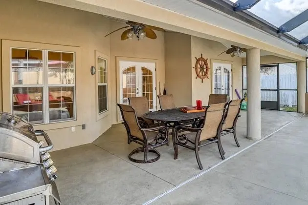 Ev (Atlantic Oaks Beach House)