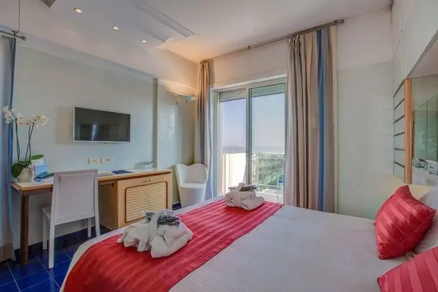 Superior Tek Büyük veya İki Ayrı Yataklı Oda, 1 Yatak Odası, Kısmi Deniz Manzarası