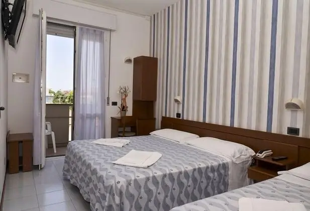 Dört Kişilik Oda, Kısmi Deniz Manzaralı