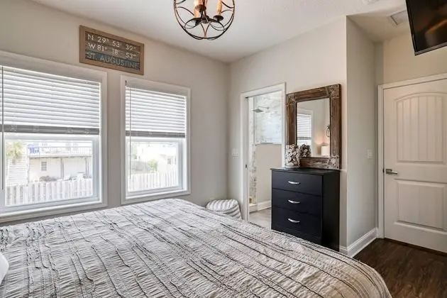 Ev (Atlantic Vista Beach House)