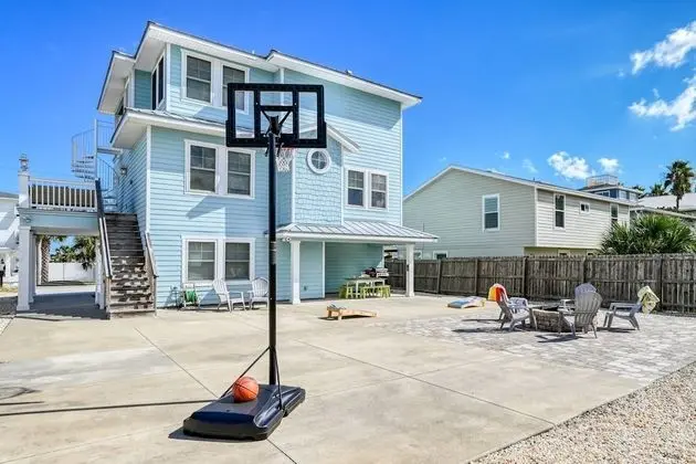 Ev (Atlantic Vista Beach House)