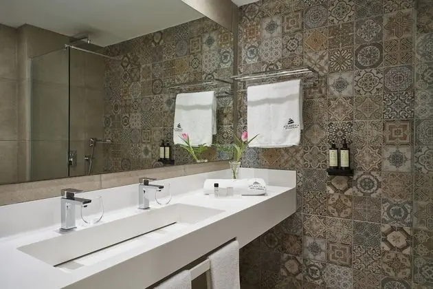 Family One Bedroom Suite Inland View