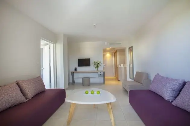 Family One Bedroom Suite Inland View