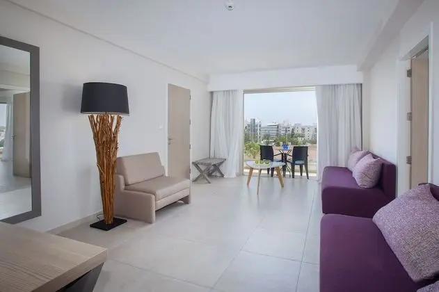 Family One Bedroom Suite Inland View