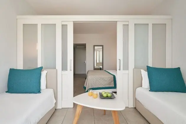Family Room Inland View with Partition