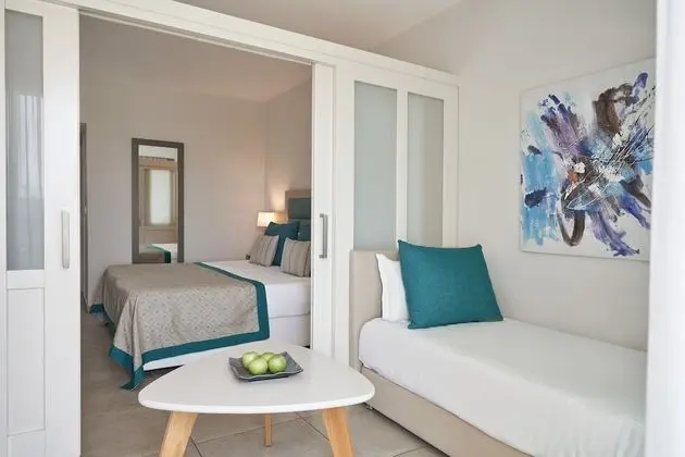 Family Room Inland View with Partition