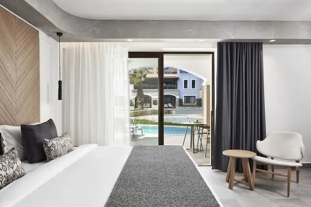 Tek Büyük Yataklı Oda (Swim Up)