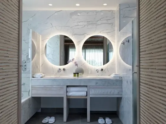 Tek Büyük veya İki Ayrı Yataklı Oda, Bahçe Manzaralı