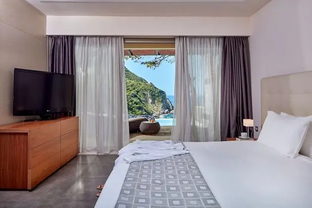 Deluxe Double Suite Sea View with Private Pool