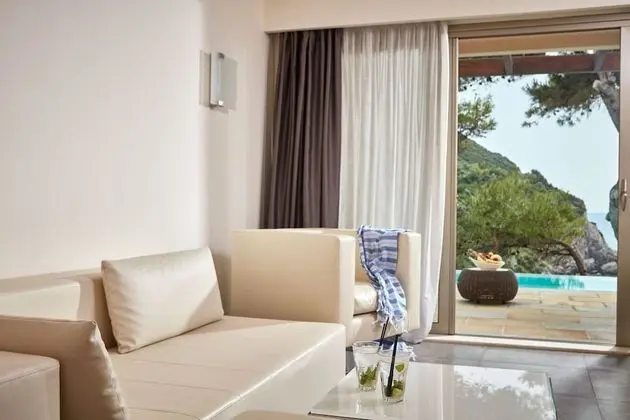 Deluxe Double Suite Sea View with Private Pool