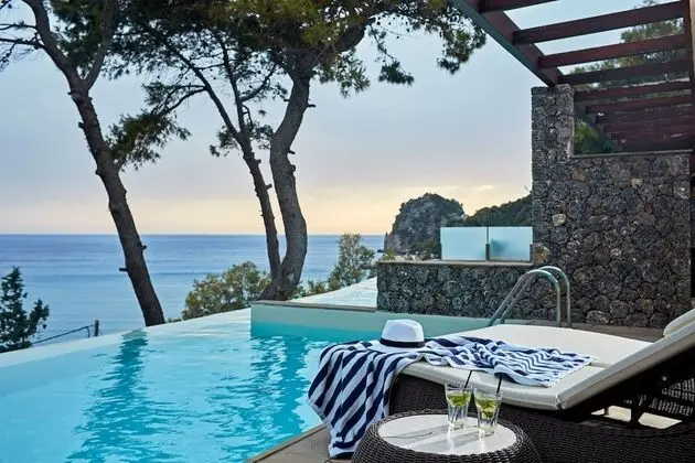 Deluxe Double Suite Sea View with Private Pool