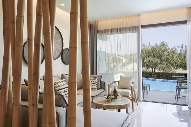 Junior Suite Swim up Inland View