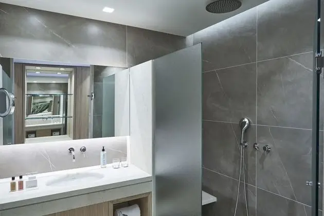 Junior Suite Swim up Inland View
