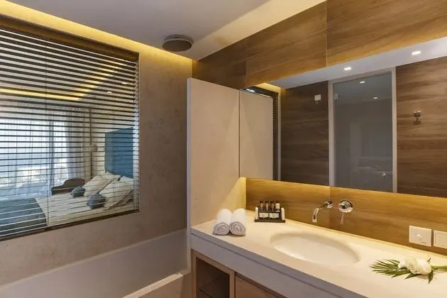 Deluxe Double Room Swim Up Limited Sea View