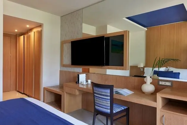 Deluxe Room Inland View