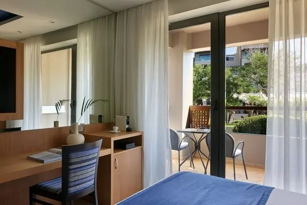 Deluxe Room Inland View