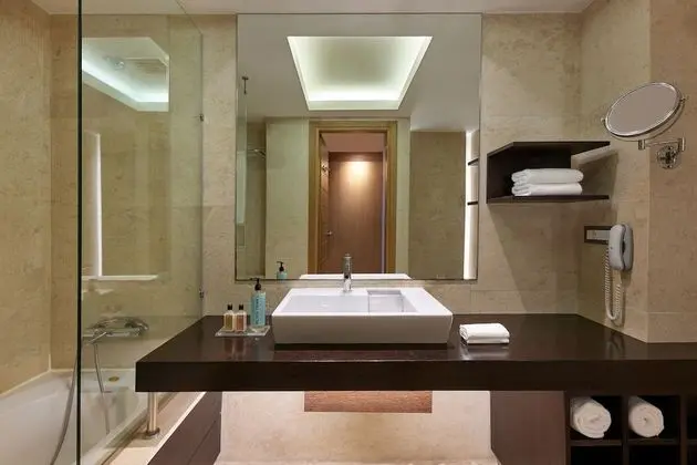 Deluxe Room Inland View