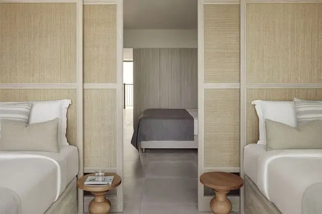 Family Oda (Sliding Door, Inland View)