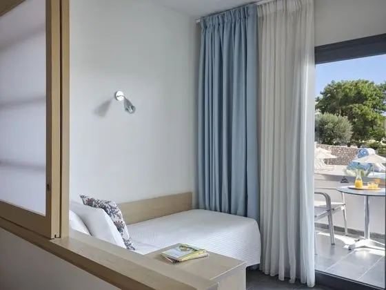 Family Room with Sliding Door Sea View