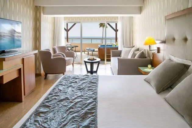 Deluxe Terrace Suite Sea View with Outdoor Whirlpool