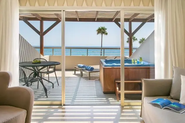 Deluxe Terrace Suite Sea View with Outdoor Whirlpool