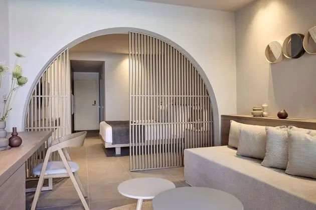 Junior suite with Sharing Pool & Pool view