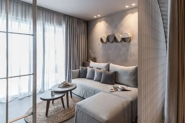 Junior suite with Sharing Pool & Pool view