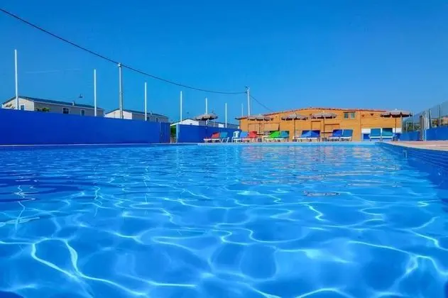 Karavan, Havuz Manzaralı