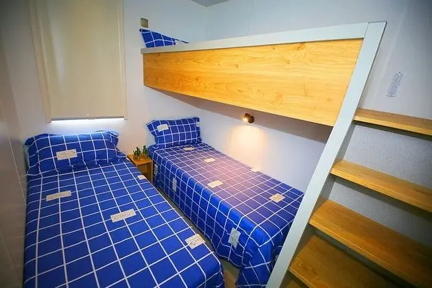 Karavan, Havuz Manzaralı