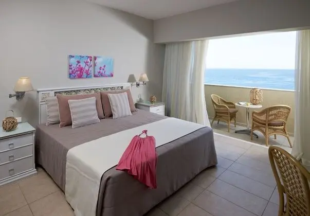 Double / Twin Room Sea View