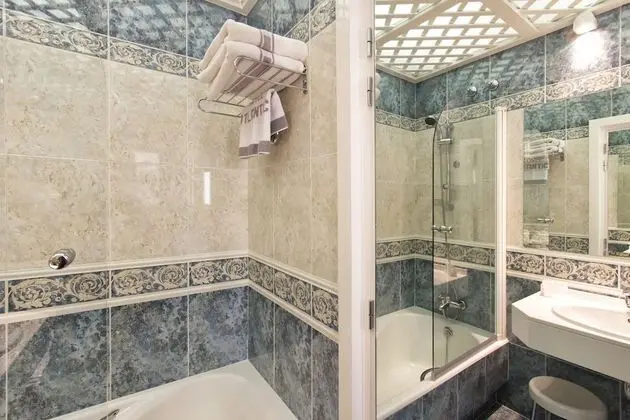 Standard Tek Büyük veya İki Ayrı Yataklı Oda