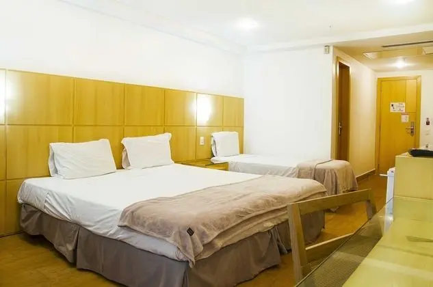 Üç Kişilik Oda, Şehir Manzaralı