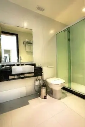 Üç Kişilik Oda, Şehir Manzaralı